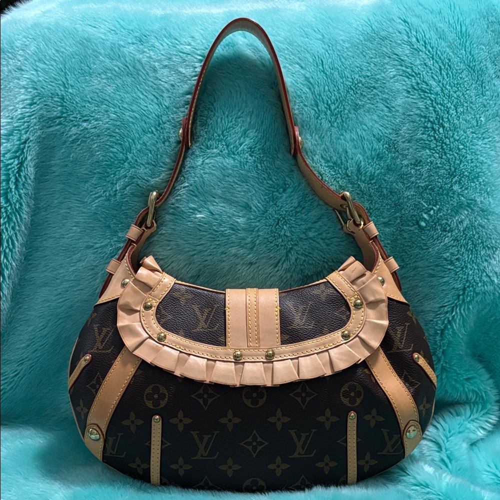 LOUIS VUITTON MONOGRAM LIMITED EDITION Leonor ruffle bag Excellent condition - Picture 2 of 15